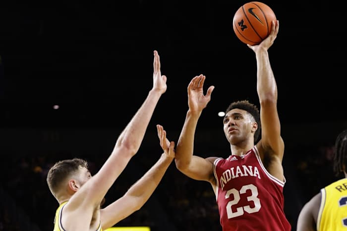 Trayce Jackson-Davis (23) shoots on Michigan Wolverines center Hunter Dickinson (1).